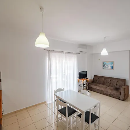 2 Bedrooms 30 Steps From The Sarandë