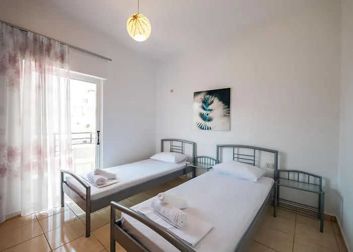 2 Bedrooms 30 Steps From The * Sarandë