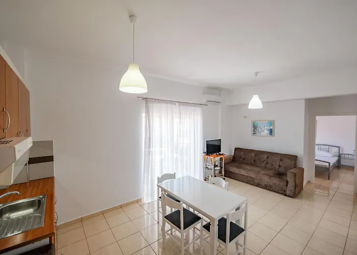 2 Bedrooms 30 Steps From The Sarandë