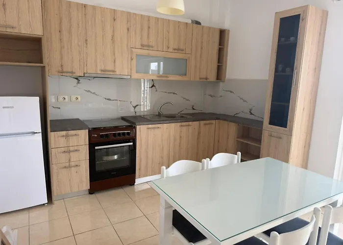 2 Bedrooms 30 Steps From The Sarandë