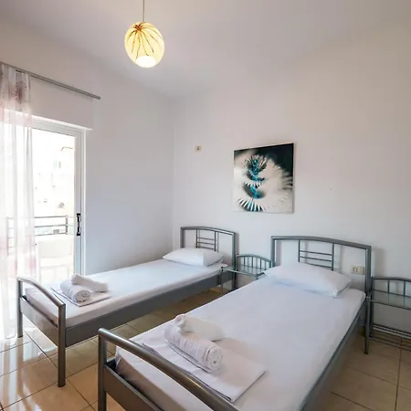 2 Bedrooms 30 Steps From The * Saranda