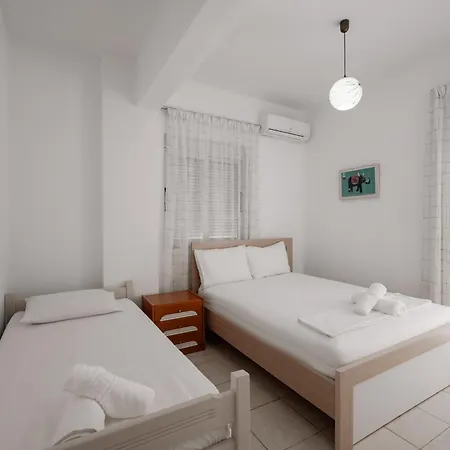 2 Bedrooms 30 Steps From The Apartament Saranda