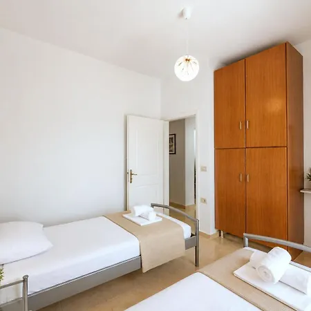 2 Bedrooms 30 Steps From The Apartament *