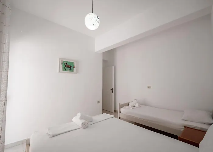 Apartment 2 Bedrooms 30 Steps From The